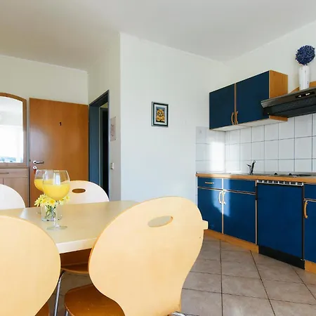 Cozy Apartment In Jezera With Wifi דירה